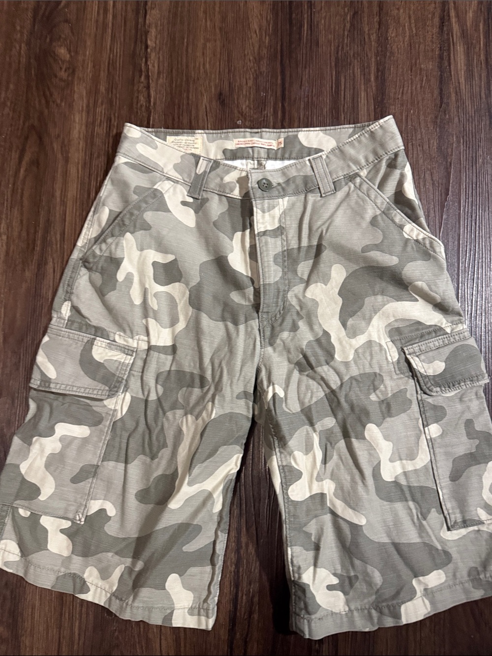 Women’s Camouflage Cargo Shorts in Neutral Camo